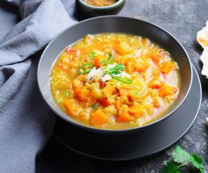 Warzywne curry z dynią i soczewicą robię na obiad. Urzeka smakiem i łatwością przygotowania