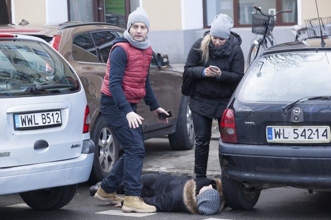 Przyjaciółki 7 sezon odc. 79 Sebo (Modest Ruciński), Patrycja (Joanna Liszowska), Michał (Marcin Rogacewicz)