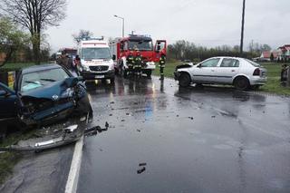 Są zdjęcia z groźnego wypadku w Tryńczy. Trzy osoby trafiły do szpitala [ZDJĘCIA]