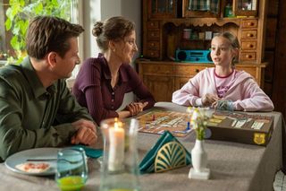 M jak miłość odc. 1886. Adam Karski (Patryk Szwichtenberg), Natalka (Dominika Suchecka), Hania (Wiktoria Basik)