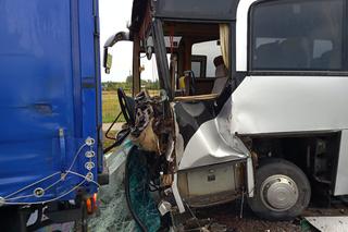 Wypadek szkolnego autokaru z ciężarówką w pow. chełmskim