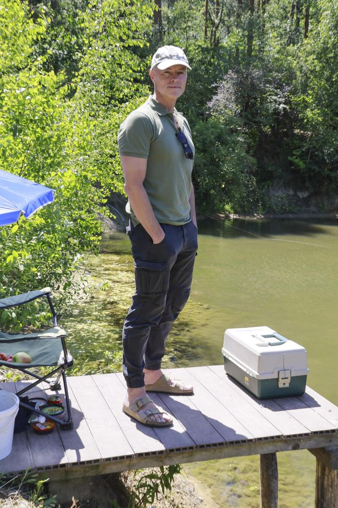 Jacek Rozenek z żoną i trzema "bestiami", syn Łącz bez koszulki, a Jarosińska - nieprzyzwoicie... skromna. Aktorzy łowią!