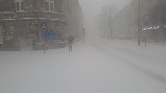 Zima w Bydgoszczy. Fatalne warunki na drogach [WIDEO, ZDJĘCIA]