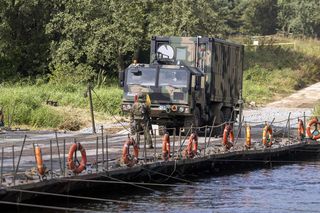 Ćwiczenia Żelazny Obrońca 25. Wojskowa przeprawa przez Narew pod Łomżą