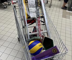 Tajemnicze wózki Auchan, to kupili klienci w Warszawie 