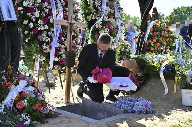 Tomasz Jakubiak - te przedmioty znalazły się w jego grobie