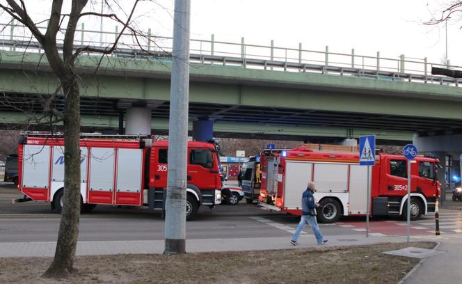 Zderzenie tramwajów na rondzie Starzyńskiego są ranni. Nie było karetek