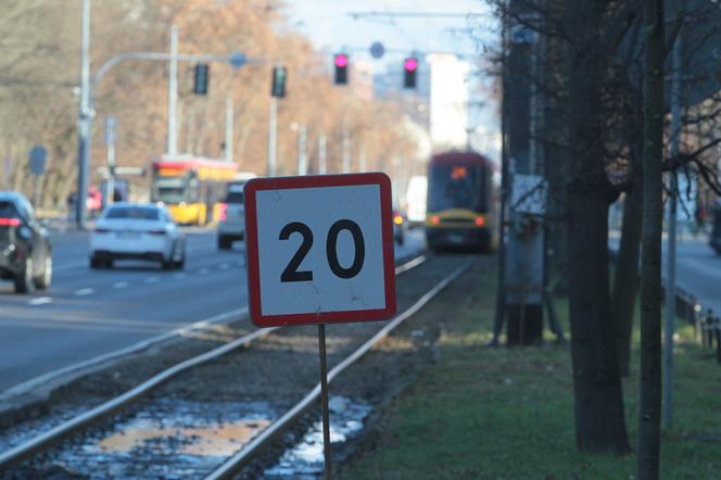 Torowisko na Al. Waszyngtona grozi katastrofą! Są ograniczenia dla tramwajów