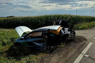 Żerdziny. Honda rozpadła się na pół w czasie wypadku. Trzy osoby ranne [ZDJĘCIA].