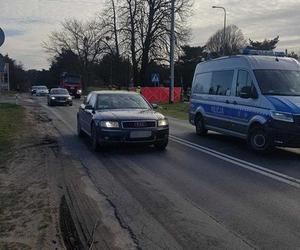 Koszmarny wypadek w Dąbrówce Wielkiej pod Zgierzem. Kierowca spłonął w samochodzie