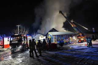 Akcja ratowniczo-gaśnicza w budynku dyskoteki w Wildze trwała przez całą noc.