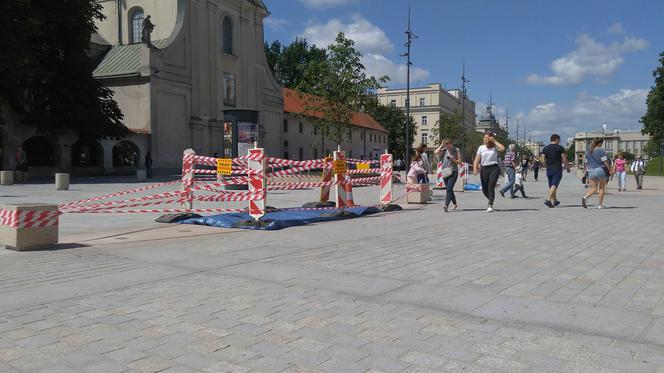 Fontanna na pl. Litewskim zniszczona kolejny raz!