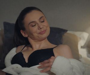 M jak miłość, odcinek 1884. Hostessa