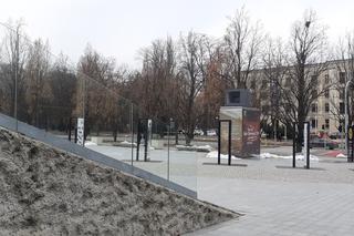 Fasada na CSK do wymiany? Od maja nie działa. Nowa może kosztować ponad 6 milionów złotych [GALERIA]