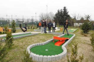 W Borowie w gminie Czempiń można pograć w minigolfa. Powstało pole do gry [ZDJĘCIA]