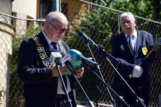 Przed kamienicą przy ul. Matejki odsłonięto tablicę upamiętniającą trzech wybitnych przemyślan
