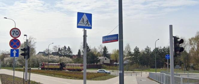 To najdłuższa ulica w Warszawie. Ma aż 14,5 km, ciągnie się przez dwie dzielnice