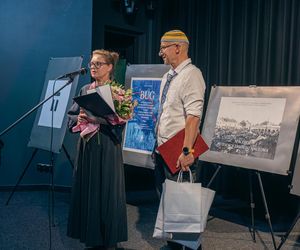Decyzją Kapituły Nagrodę Główną w Konkursie zdobyła Dorota Filipiak za książkę  „Bug z Tobą. Historie o życiu i śmierci na wsi nadbużańskiego Podlasia”