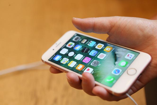 Nowy iPhone za darmo - Apple musi wymienić miliony starych modeli!