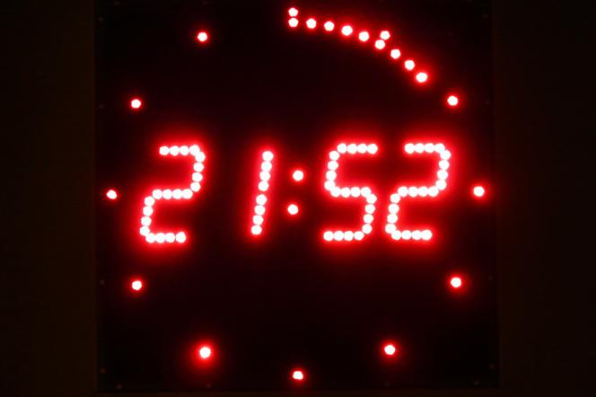 Zegary elektroniczne w domach wrocławian mogą się spóźniać. To nie przypadek!