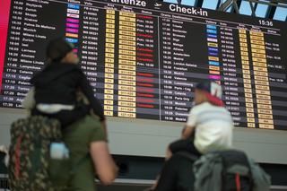 Chaos na lotniskach w Europie. Dziesiątki tysięcy odwołanych lotów! Turyści w tarapatach