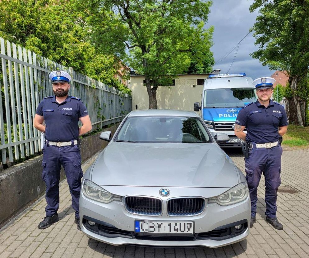 Policyjna eskorta do grudziądzkiego szpitala. W tle roczne dziecko z bardzo wysoką gorączką