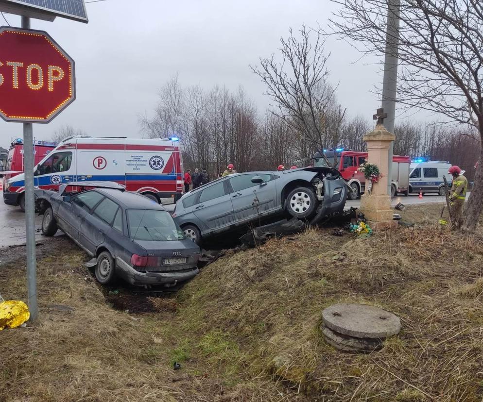 Wypadek pod Kielcami. Dwie osoby w szpitalu