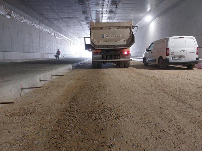 Betonowanie nawierzchni tunelu w Zielonkach na północnej obwodnicy Krakowa