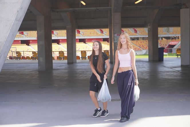 Pożegnianie Murawy na Chorten Arenie. Jagiellonia Białystok rozdaje boisko swoim kibicom
