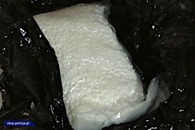 CBŚP rozbiło gang: zlikwidowało laboratoria, plantacje marihuany, skonfiskowało blisko 80 kg amfetaminy, przejęło nieruchomości, samochody, pieniądze.