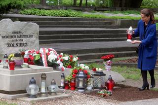 Groby Wojciech Jaruzelskiego i jego żony Barbary. Tak wyglądają pomniki