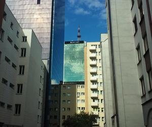 Hotel Mariott widziany z podwórza przy ul. Nowogrodzkiej