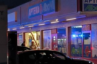 Kobieta wjechała autem do drogerii. Tłumaczy, że pomyliła gaz z hamulcem