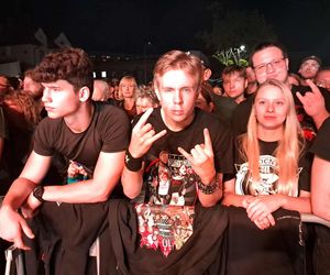 Posadzili drzewa, a następnie dali gorący koncert. Finał akcji zespołu Nocny Kochanek w Skarżysku