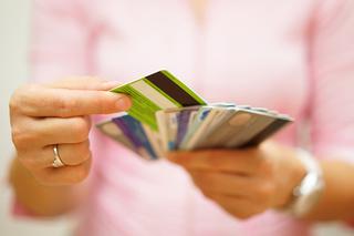 Prawie 60 procent Polaków chce narodowej karty płatniczej