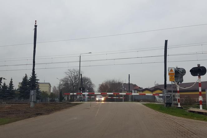 Kolejowa spółka znów zmienia termin zamknięcia przejazdów kolejowych w Lesznie