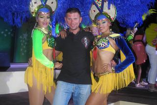 ZABRAŁ DOMINIKĘ NA DOMINIKANĘ.