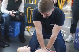 Defibrylator w Szybkiej Kolei Miejskiej ratuje życie pasażerów 