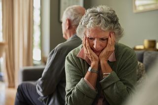 Mówią, że DHEA może przedłużyć młodość. Mało kto wie o skutkach ubocznych