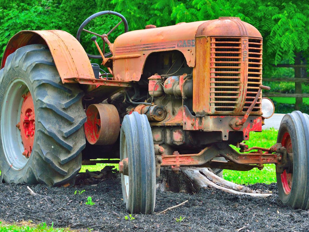 Śmiertelny wypadek koło Radomska. Mężczyzna został przygnieciony przez traktor