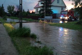 Nawałnica w Krynkach. Ulice jak rzeki, a boisko jak jezioro [ZDJĘCIA]