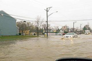 Rodacy w Illinois walczą z powodziami