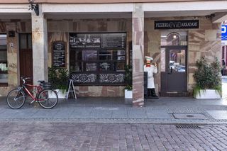 Pizzeria pod Arkadami w Toruniu. To miejsce zachwyciło Książula