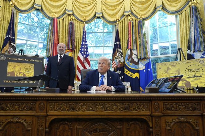 Trump chwali się złotem w Gabinecie Owalnym. "Goście wpadają w zachwyt, najlepszy gabinet w historii"