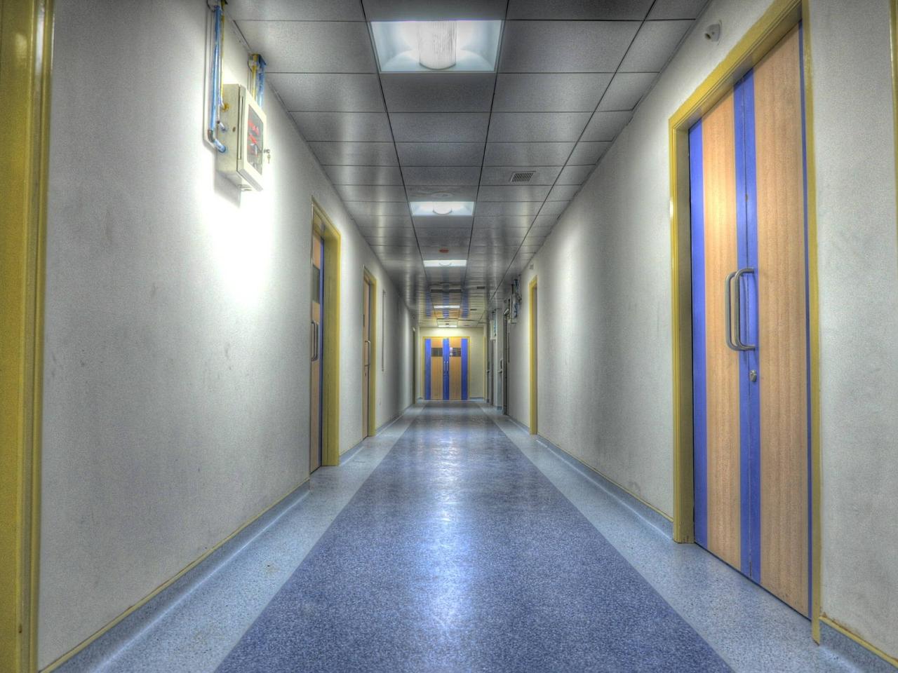 Budynek już stoi, prace wchodzą w kolejny etap. Coraz bliżej zakończenia budowy nowego SOR-u w Radomiu