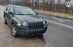 Jeep z impetem wjechał w skodę. 8-latka potrącona na pasach