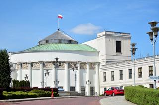 Kancelaria Sejmu szuka pracownika. Zaskakująco długa lista wymagań. Aż 23 punkty