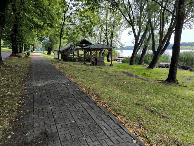 Promenada nad Jeziorem Łoniewskim w Osiecznej