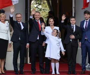 Uroczyste wejście Pary Prezydenckiej do Pałacu Prezydenckiego. Przemarsz ulicami Warszawy