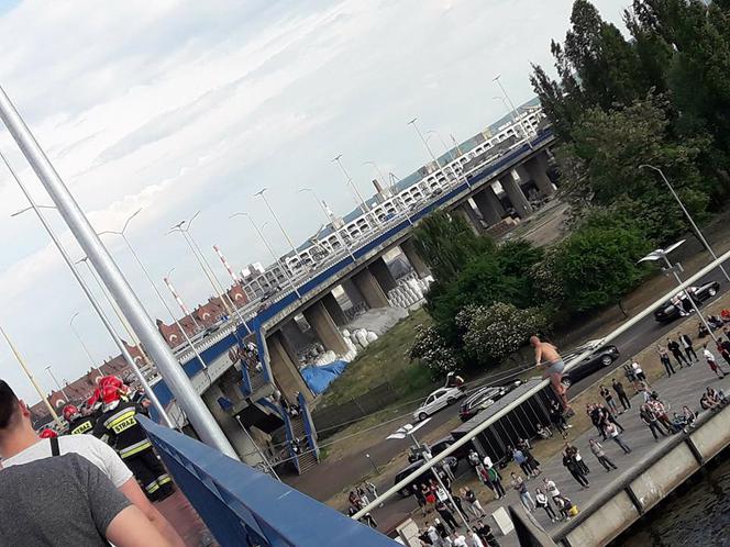Prawie nagi "kaskader" na Trasie Zamkowej